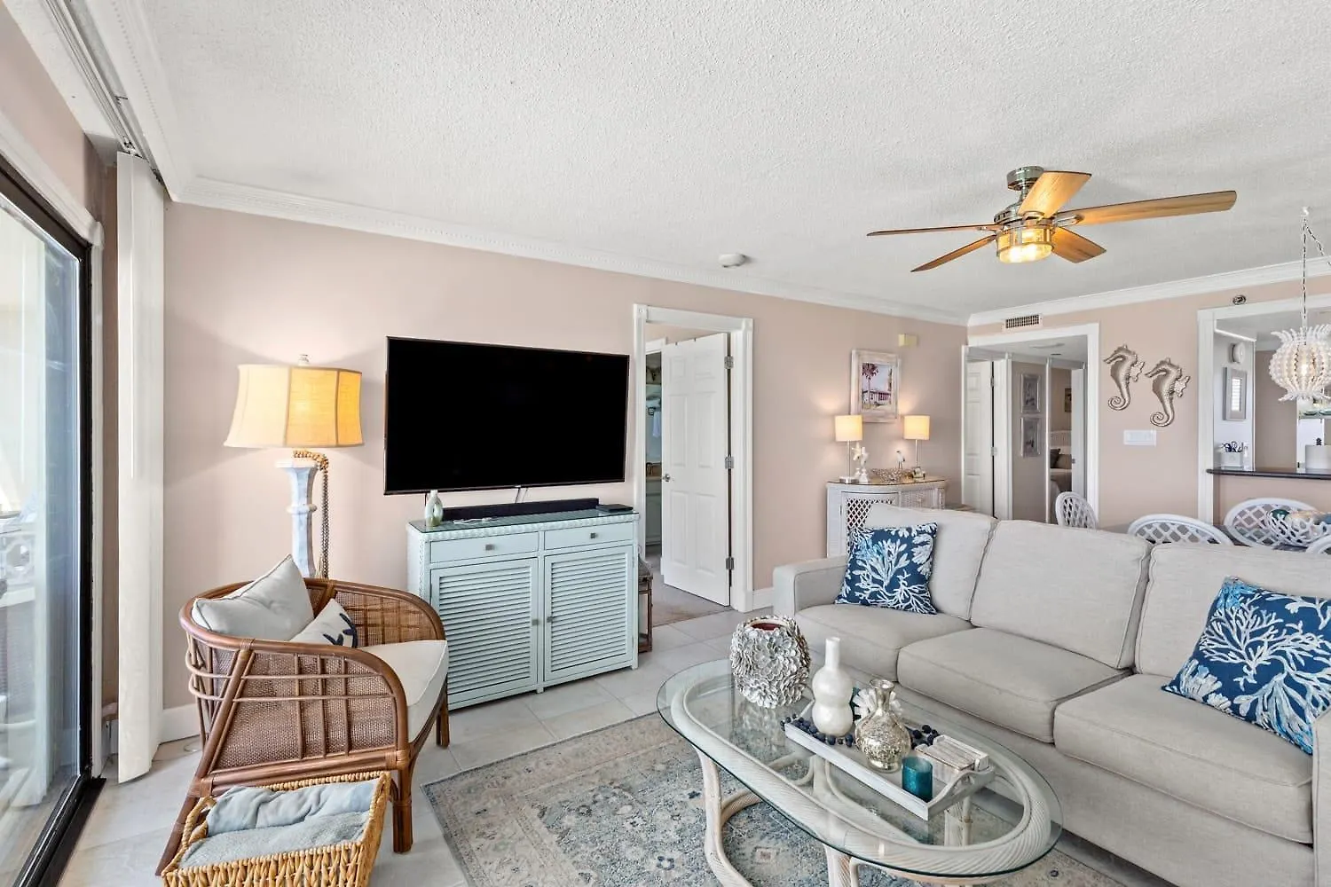 Дом отдыха Beachfront Breeze By Avantstay Beachfront Condo Панама-Сити США