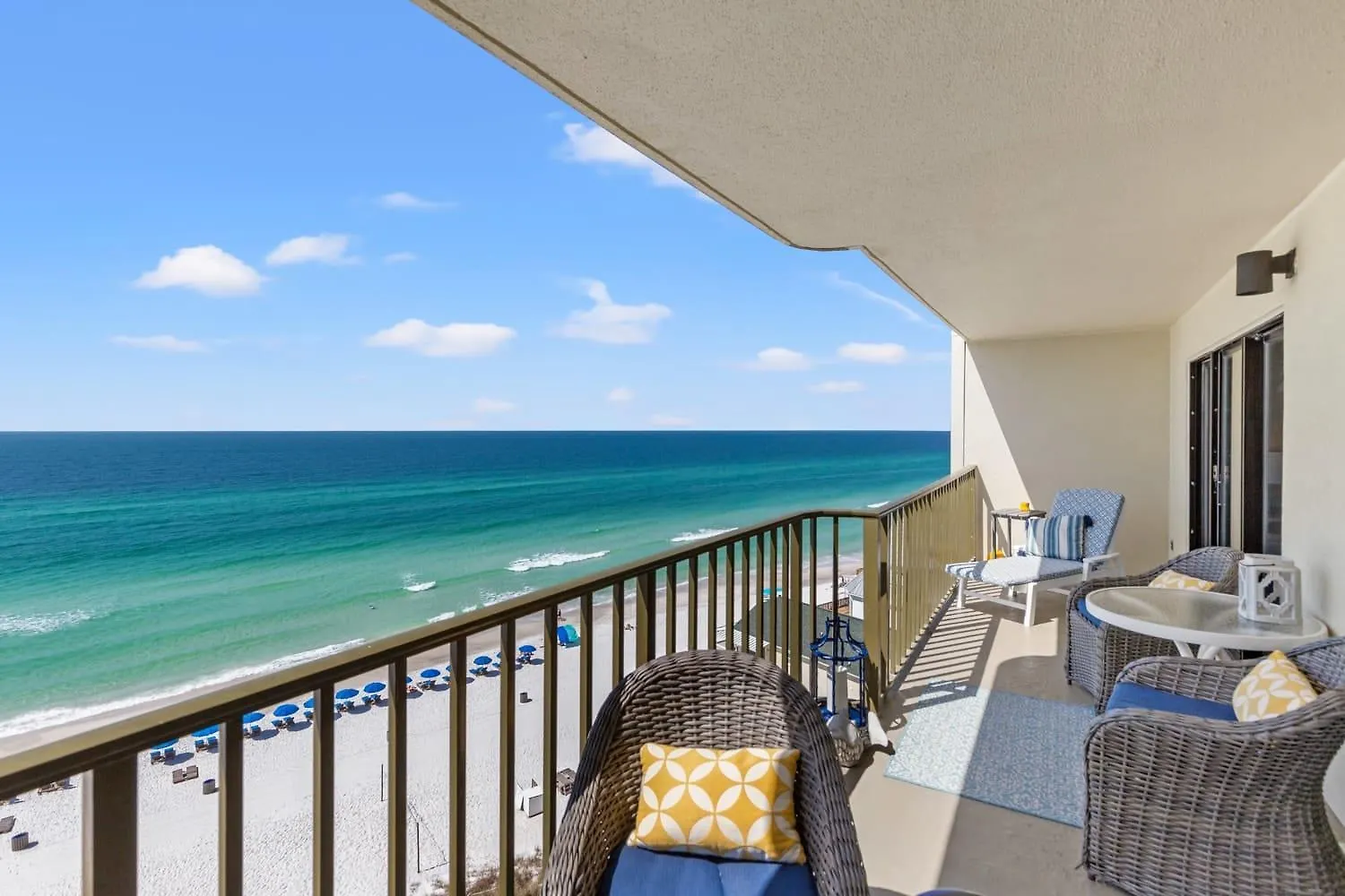 Beachfront Breeze By Avantstay Beachfront Condo location